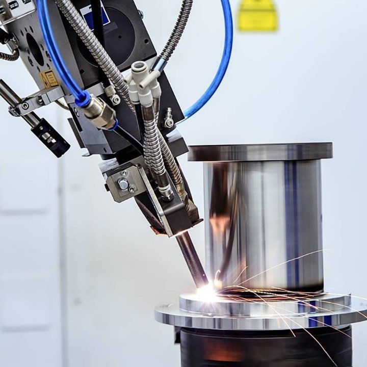 High-power fiber laser welding head processing stainless steel component