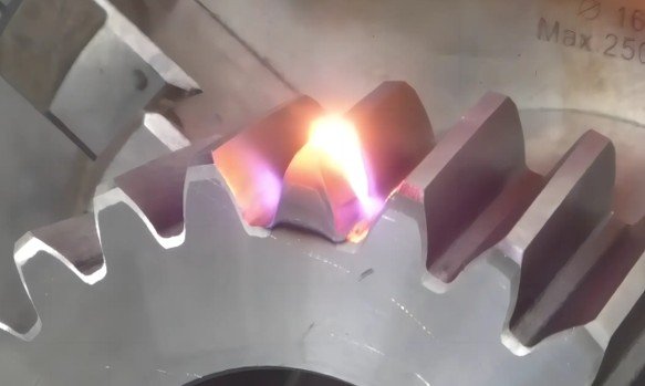 laser hardening of gear with uniform hardened surface layer